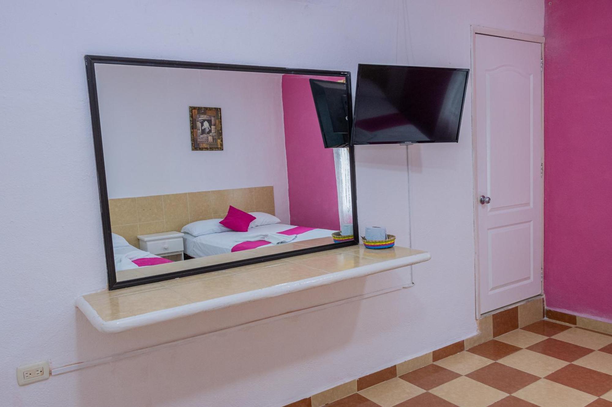 Oyo Hotel Marias,Aeropuerto Internacional De Chetumal Eksteriør bilde